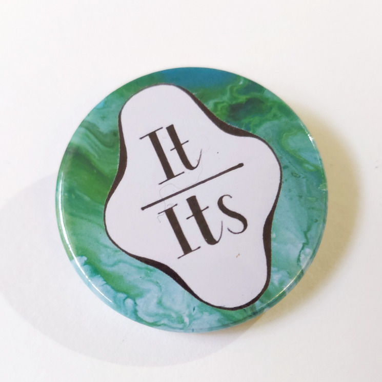 It-Its Pronoun Badge Hand Letter Watermarble Background