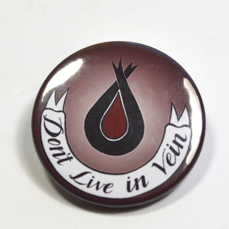 DIscworld "Don't Live In Vein" Überwald League of Temperance Badge