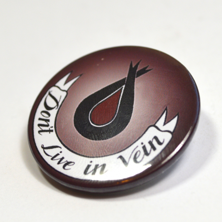 DIscworld "Don't Live In Vein" Überwald League of Temperance Badge